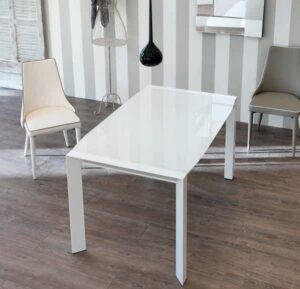 tavolo con top e gambe bianche in vetro e metallo mobilificio torino e rivoli
