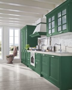 cucina classica con colonna forno frigo pensili e basi mobilificio torino e rivoli