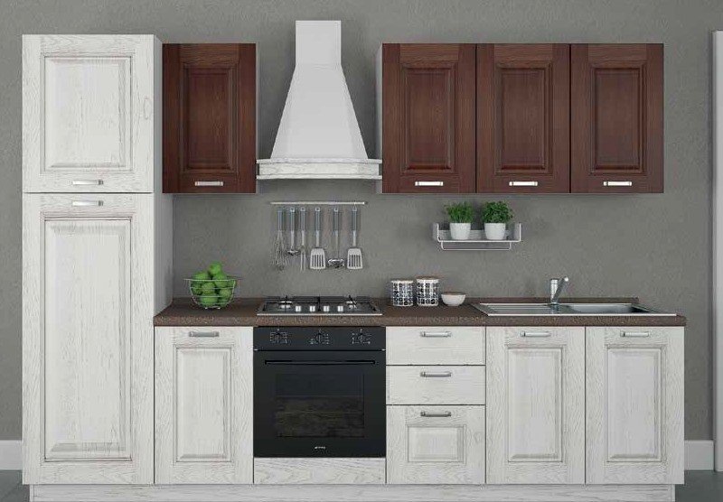 cucina classica con colonna frigo, forno, basi pensili ed elettrodomestici mobilificio torino e rivoli